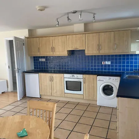 公寓 Spacious One Bedroom Apt